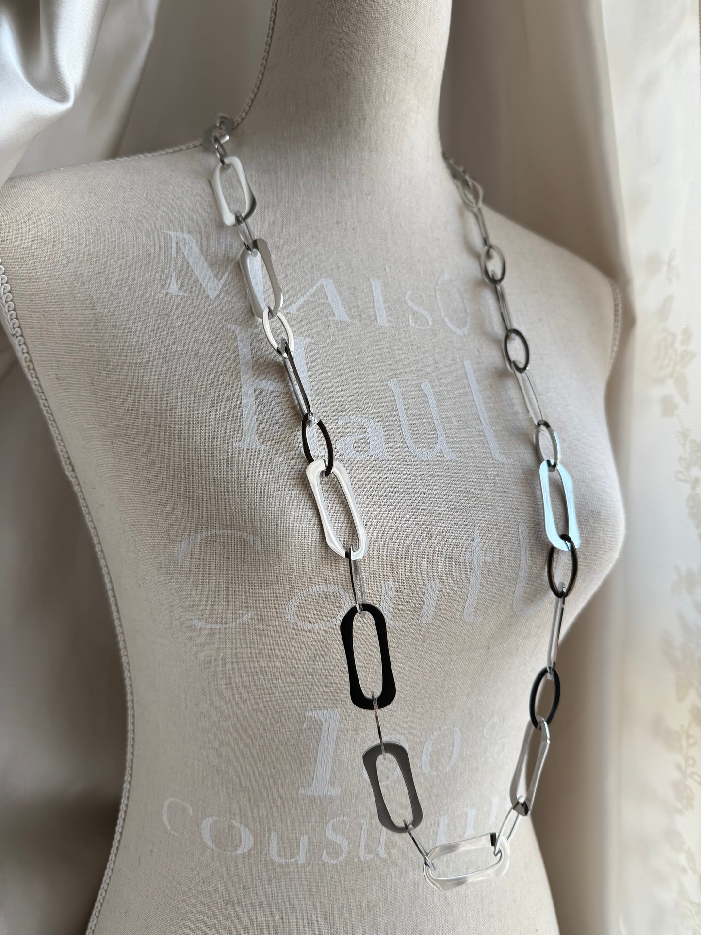 Collana lunga maglie di luce